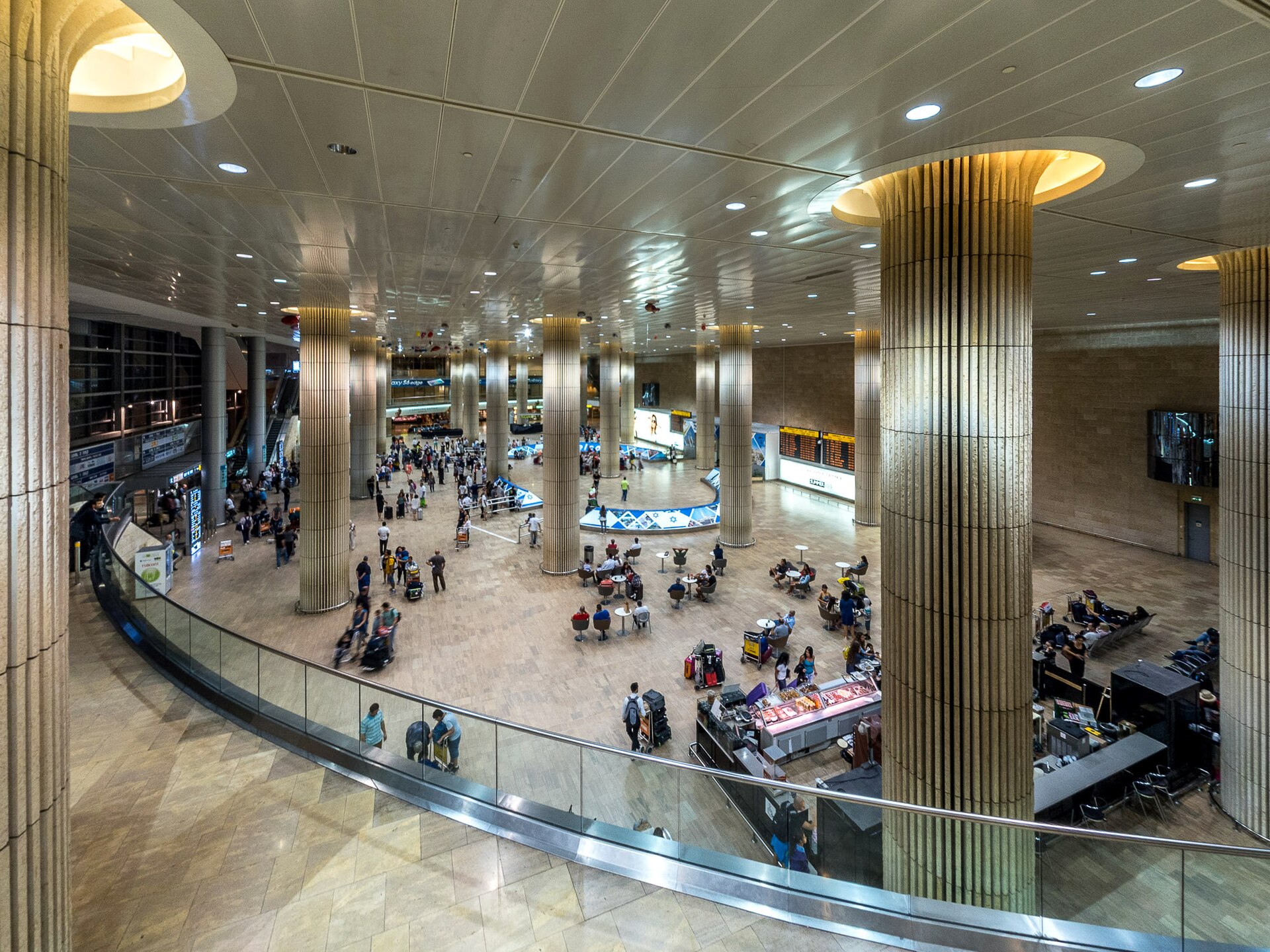 אולם הנוסעים הנכנסים בטרמינל 3 בנמל התעופה בן גוריון
